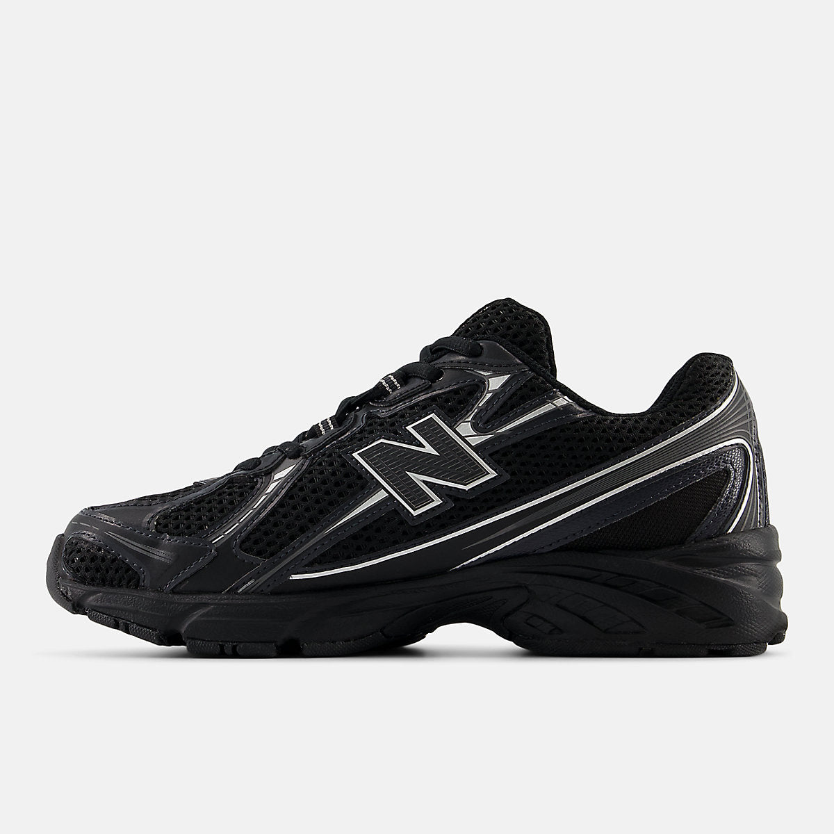 New Balance 740 — Black