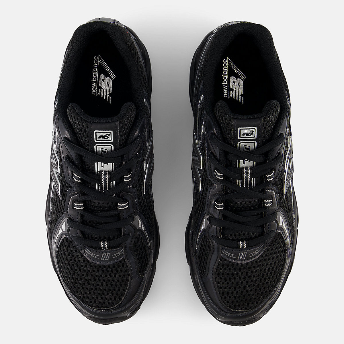 New Balance 740 — Black